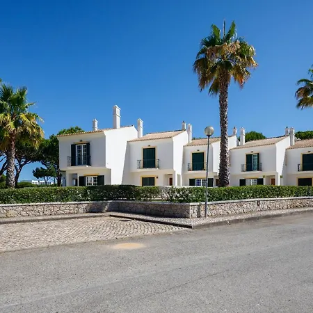 Villa Falesia Sunshine By The Portuguese Butler
